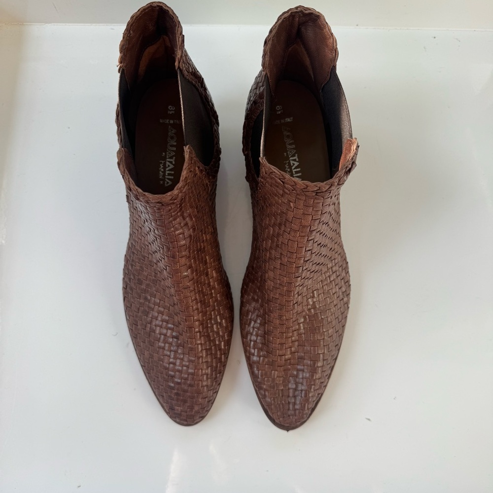 Aquatalia Womens Ankle Boots Perforated Leather Block Heel Booties Size 8
.5 - Picture 2 of 5